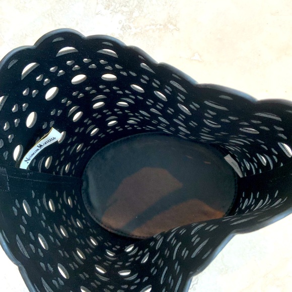 Cute, Vegan Laser Cut Black scalloped Neiman  Marcus bag - Picture 5 of 5